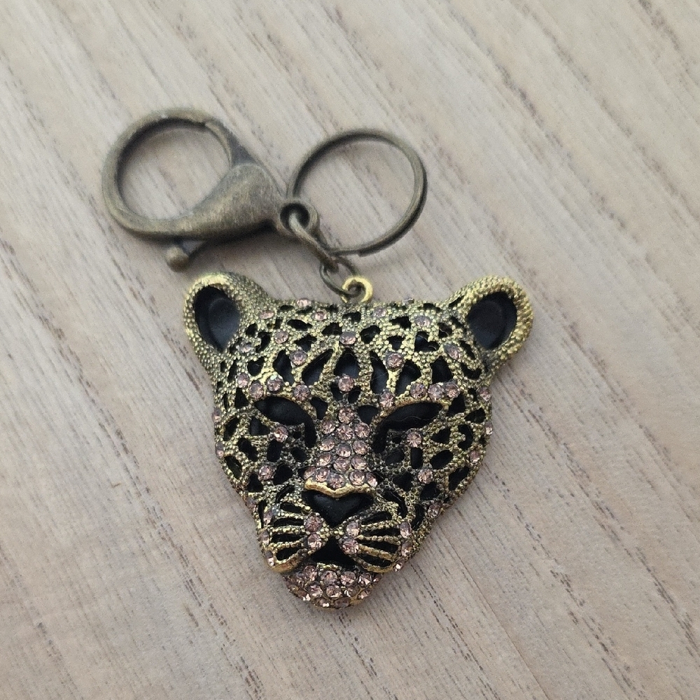 Elegant Leopard Head Keychain with Rhinestones NWOT